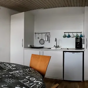 2 Rooms, Private Kitchen, Bathroom, And Garden. , Århus Danmark